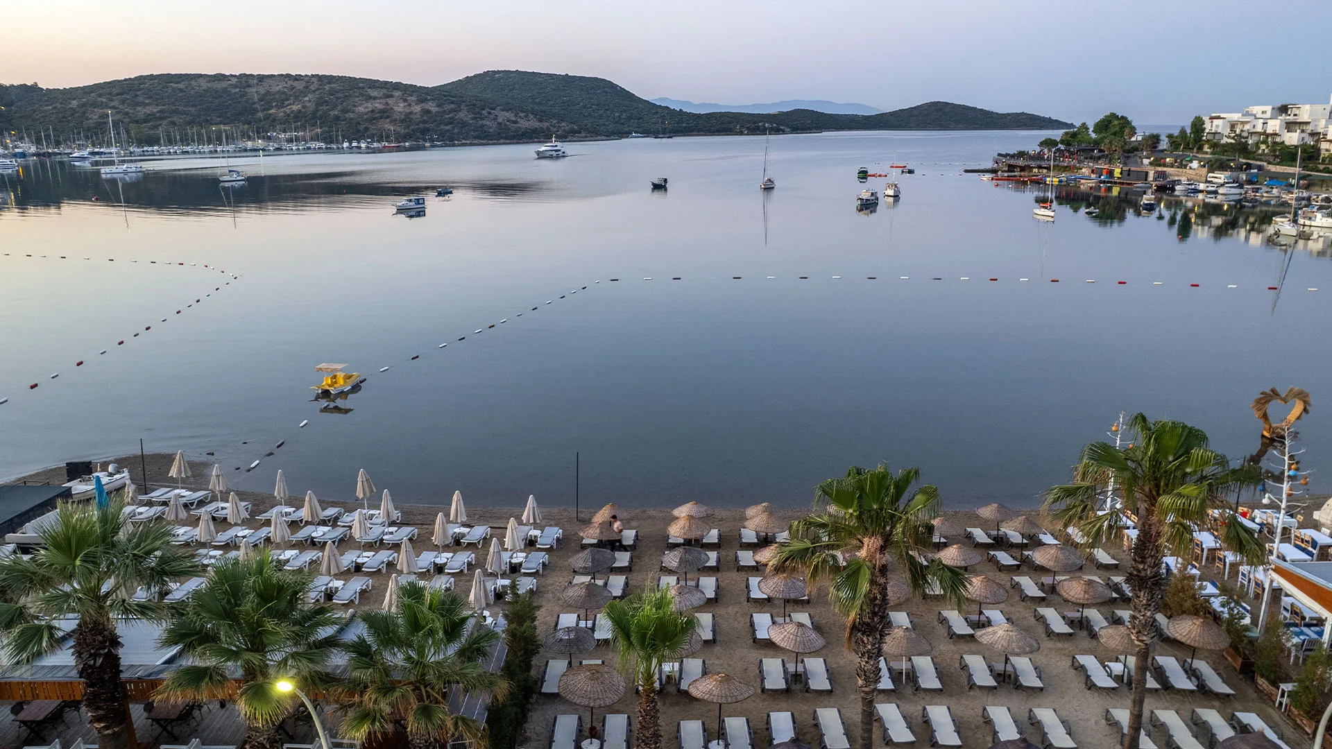 Costa Bitezhan Hotel ve Bitez sahili